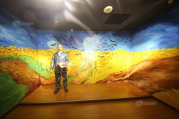 鳳姐懟周立波一文不值、沒文化！