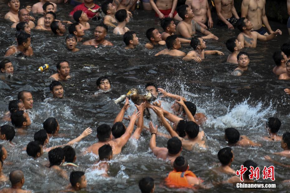前任“道德敗壞” 救火的他“道德淪喪”