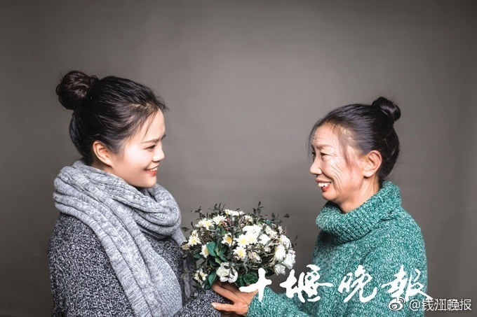 肯豆的腋下包才是輕巧出行的好搭檔
