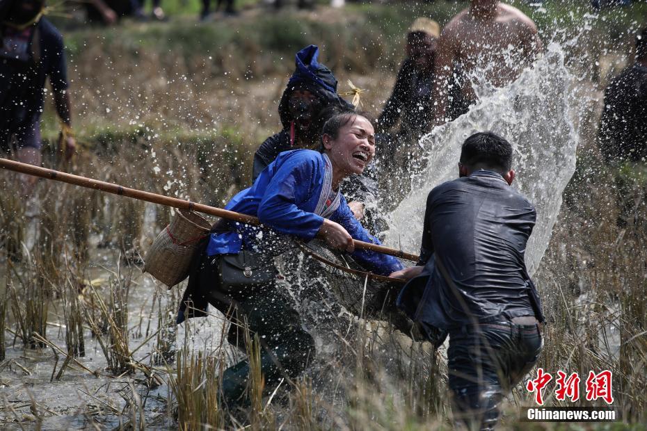 漫畫：在1秒內讓女友炸毛