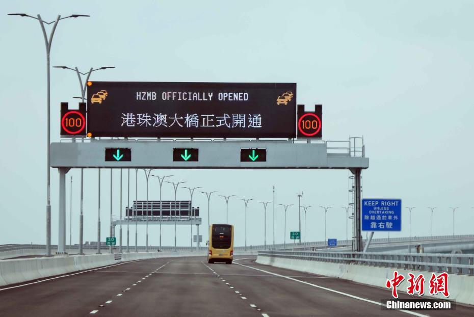 媽媽買飯把2歲兒子綁床上，問其原因哭著說：怕摔下來