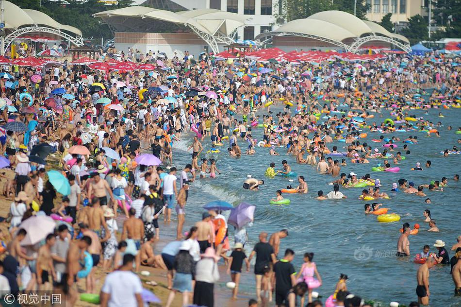 世園會開園探訪：游客排隊搶購紀念郵票、“首日封”