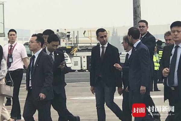 “這么玩PPT，我的外快賺得比工資多”