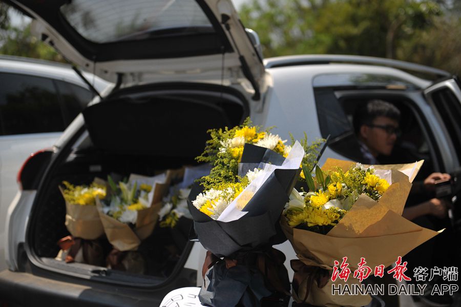 妮可·基德曼金發白裙 一顰一笑高貴典雅