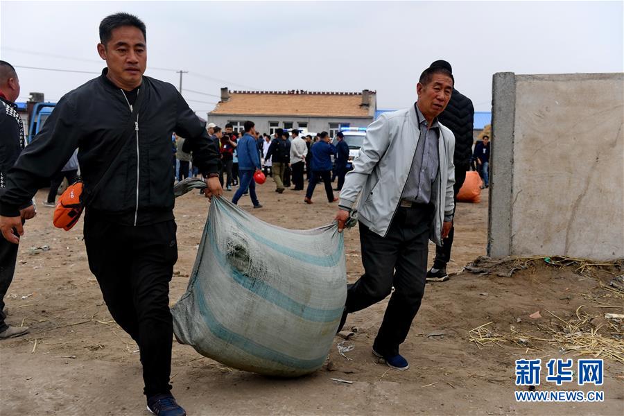 日本明仁天皇退位在即 大批民眾參觀..