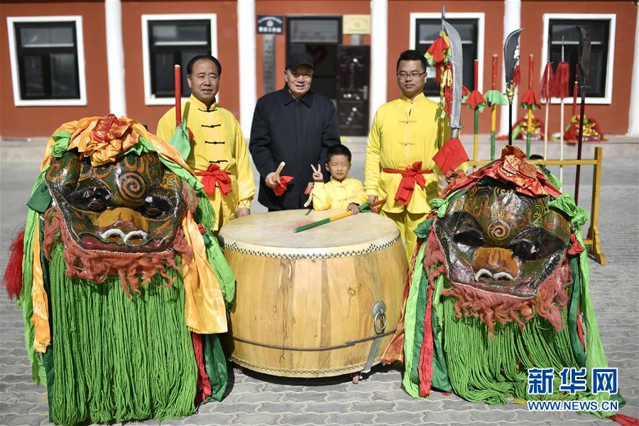 鏡中多奇境依舊愛(ài)麗絲