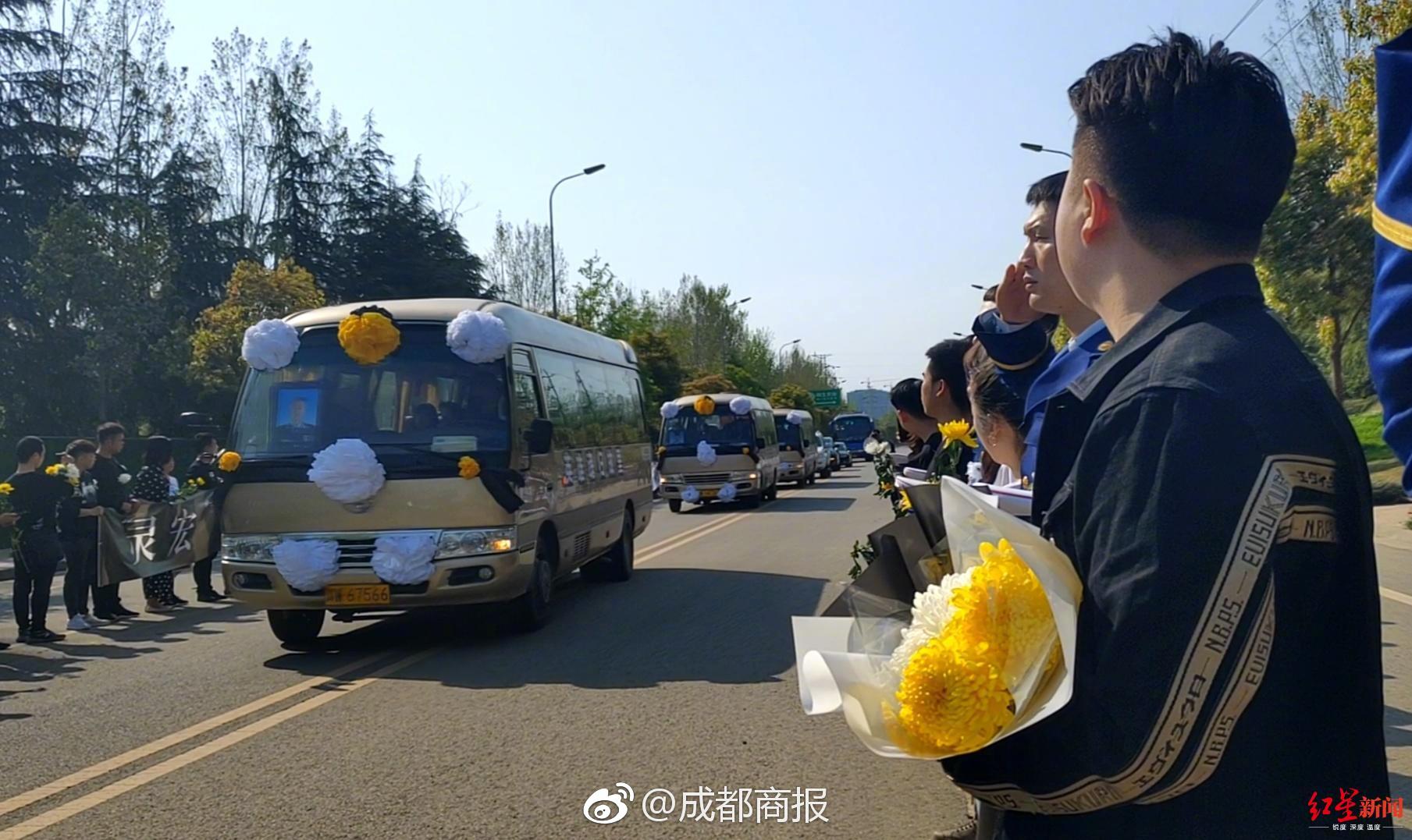 迷路老人接通老伴電話大哭:沒你沒法過