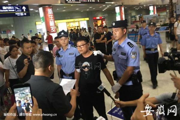 美阿帕奇直升機(jī)服役33年仍居榜首 中國武直差在哪