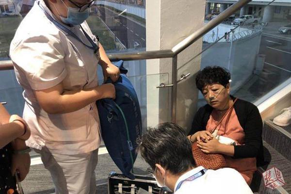 航母奶媽呼倫湖號大型補給艦現身大連，與國產航母首次同框