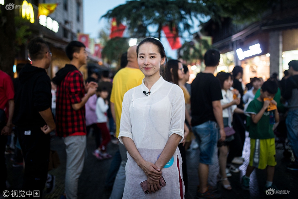 周杰倫巡演陪岳父逛古董市集 大吃美食情同父子