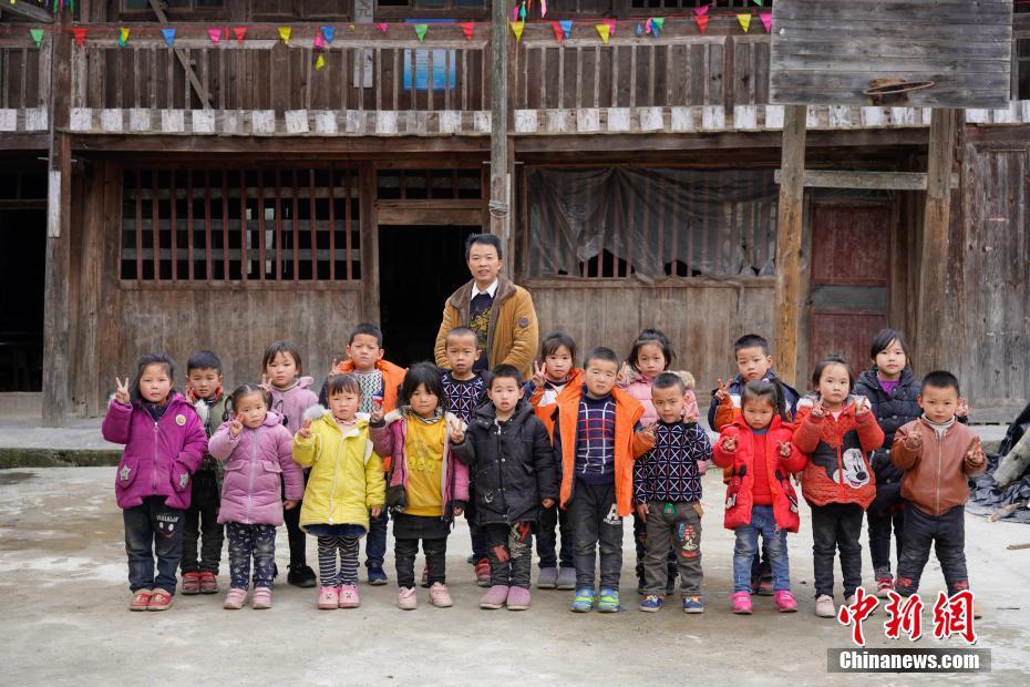 七旬夫妻養豬開墾撂荒地種30畝丹參，守著大山也要把日子過紅火