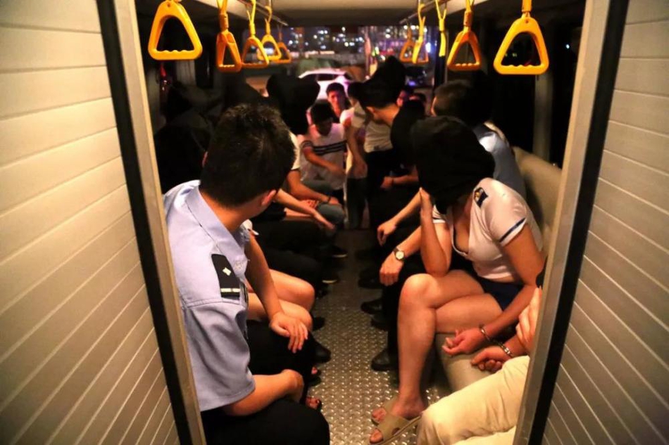 弒母案吳謝宇曾到酒吧當(dāng)男模 疑似其陪酒視頻曝光