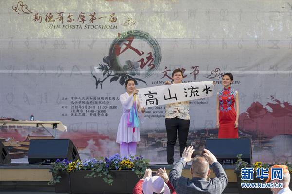 迷路老人接通老伴電話大哭:沒你沒法過