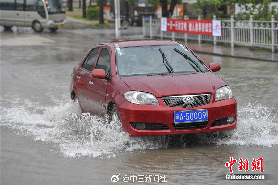 滬深兩市近300股跌停 創(chuàng)業(yè)板指跌超2.5%