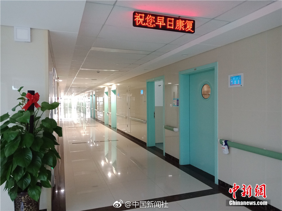 周杰倫陪岳父逛古董市集 大吃美食情同父子