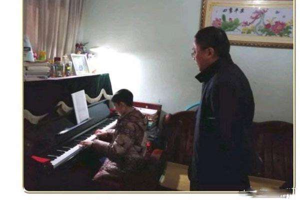 UZI直播用IG冠軍卡莎皮膚