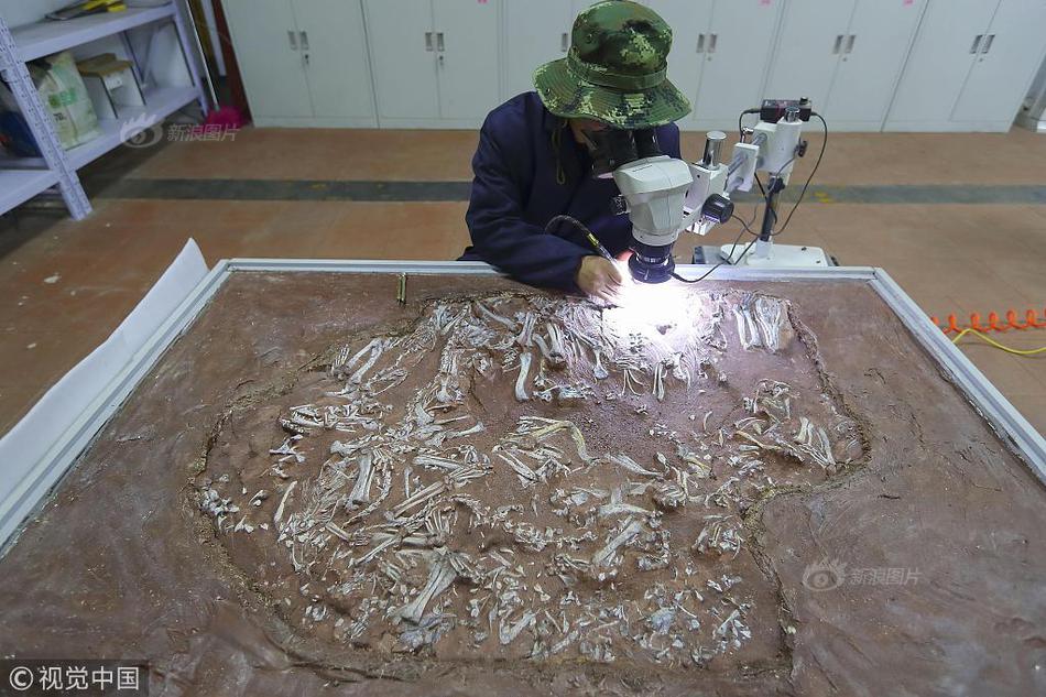 吳奇隆當爸微博報喜:母子平安
