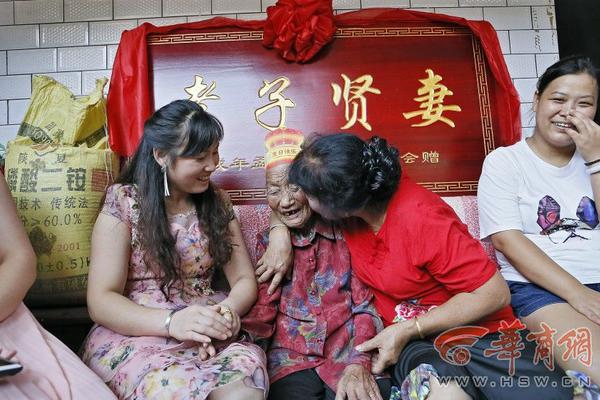 做比爾·蓋茨的女人是種什么體驗？梅琳達說：我也曾努力避孕...