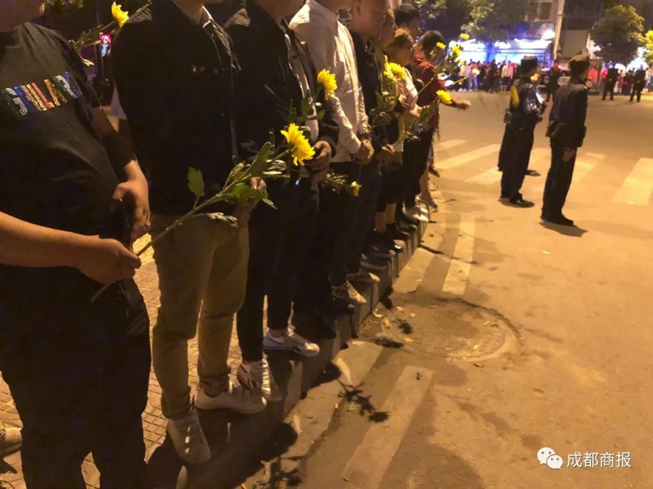 袁立曬“一家三口”合照疑似升級當媽？她只回復了3個字…