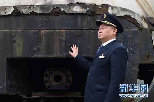 國產航母掛出P字旗 意為“所有人員上船 即將啟航”
