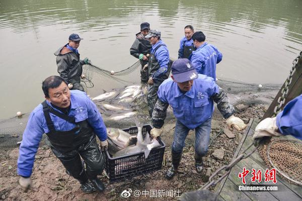 摩托車為消防車開道被扣9分？北京交警稱其另有違法