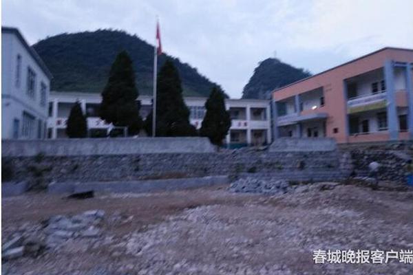 潘粵明被曝戀情后曬照