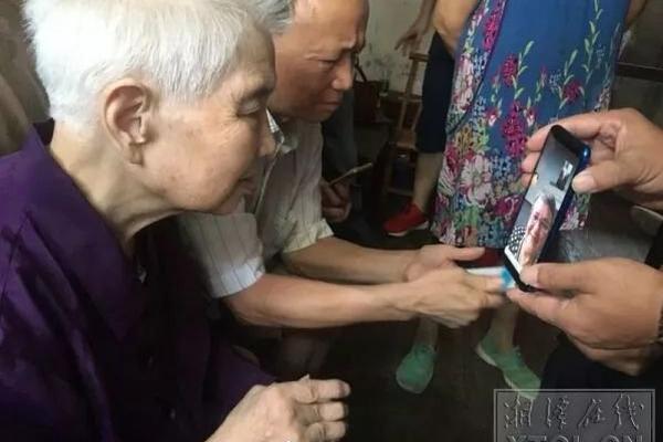 一紙婚約，打破年輕小伙的生活