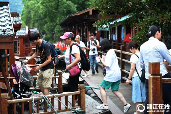 一批股票一季度虧光去年全年盈利 多只翻倍股在列