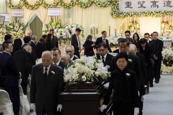 收評：創業板指下行跌2.55% 近300只股跌停