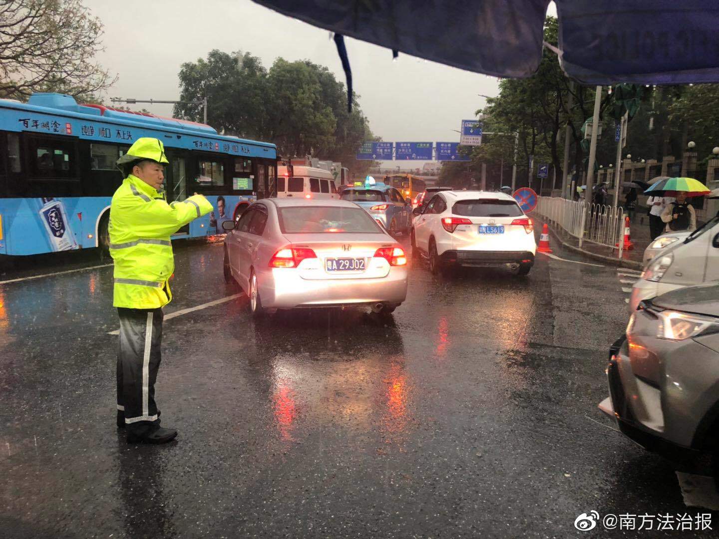 對賭的代價：馮小剛和鄭愷需補償華誼兄弟近8800萬