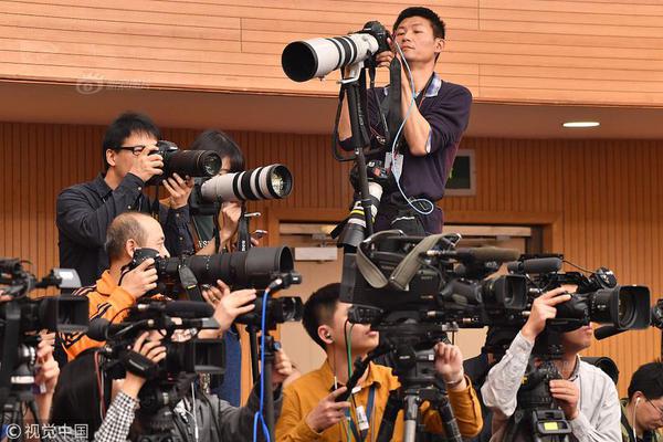 Baby又被懷疑“開眼角”了？