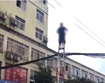 北京三里屯的這場快閃，怎么傳來建筑工地的聲音？