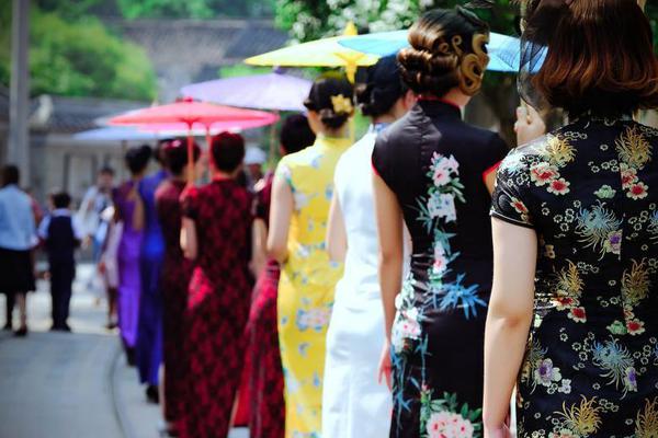 何炅與汪涵一同慶祝生日 楊樂樂：彼此要珍惜啊