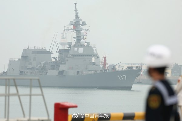 鏡中多奇境依舊愛麗絲