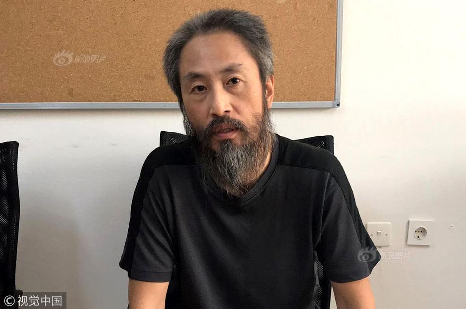 山東青島全國愛鳥周春光中的火烈鳥