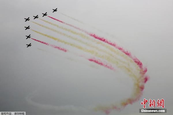 8部春節檔電影被盜版案告破 抓獲犯罪嫌疑人251人