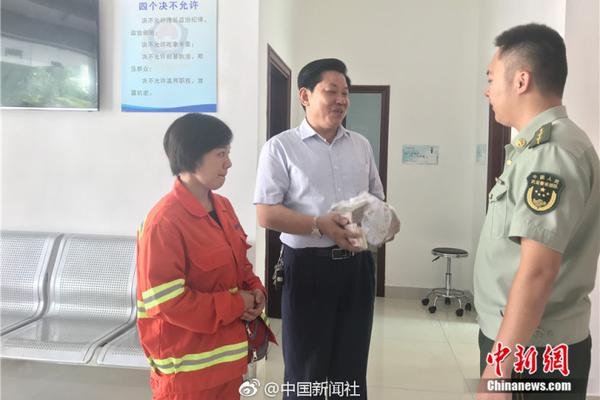 俄羅斯最美近衛軍女戰士出爐 57000人投給她(圖)