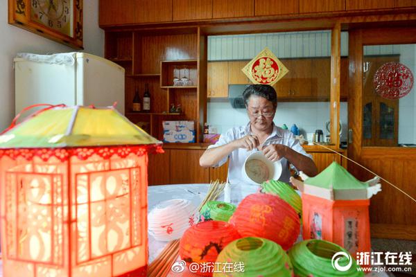 迷路老人接通老伴電話大哭:沒你沒法過