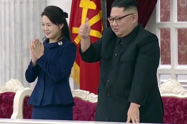 何炅過生日與汪涵一同慶祝