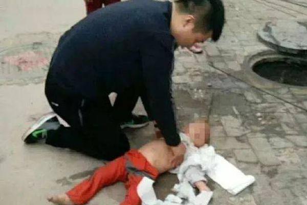 關(guān)曉彤出游連頭發(fā)絲都遮住