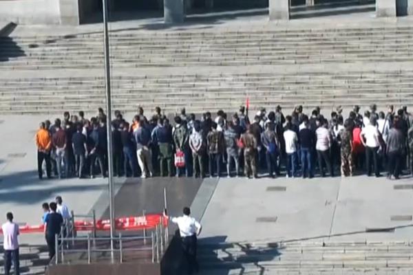 快遞員誤把充氣娃娃當女尸 民警現場哭笑不得