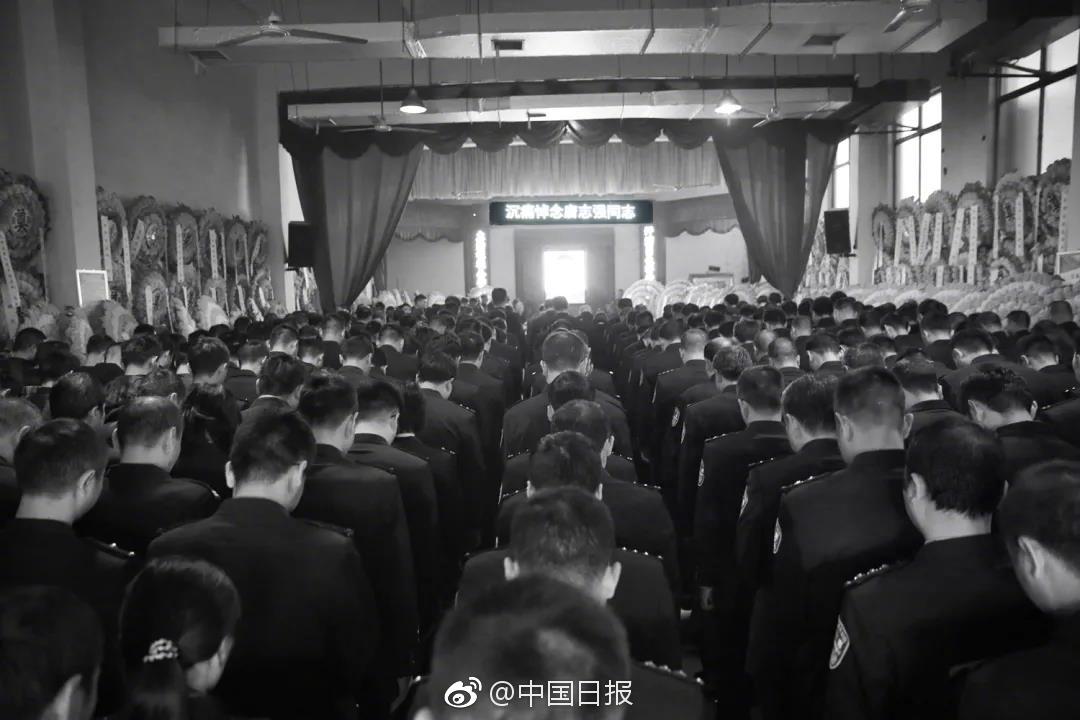 穿平底鞋都能有長腿？艾瑪-羅伯茨和鄭秀妍可以