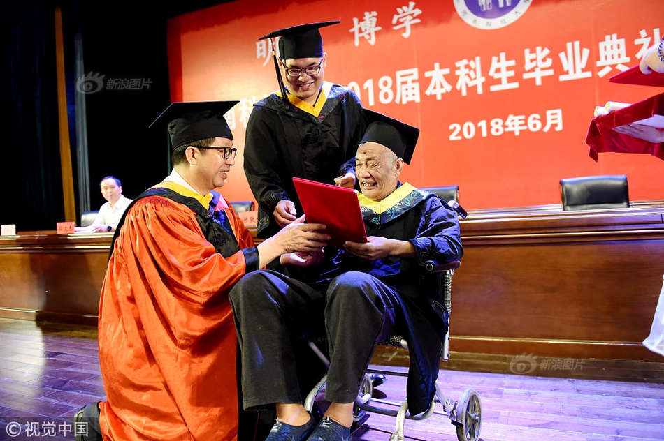 王健林宣布萬達重返足球圈 立足青訓振興中國足球