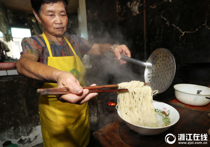 鳳凰周刊：如果不靠高考，你該如何體面地出人頭..