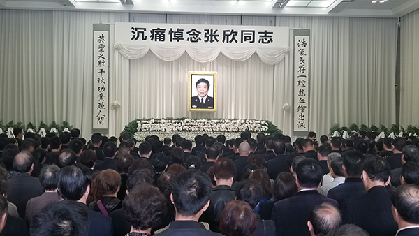 張丹峰風(fēng)波后洪欣首現(xiàn)身 全程帶笑
