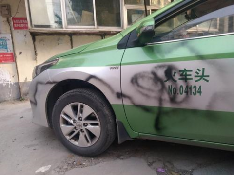 習(xí)近平會(huì)見(jiàn)吉爾吉斯斯坦總統(tǒng)熱恩別科夫