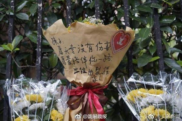 國產“特斯拉”亮相，3.4秒破百，一看定價，車友：來一沓