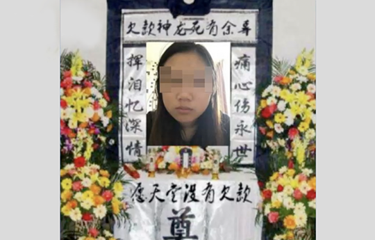 巴西男模走秀時(shí)被鞋帶絆倒猝死 觀眾一度以為是表演安排