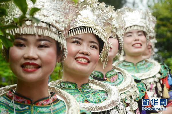 保時捷女司機醉駕 酒精檢測時撒嬌:你們很過分哎