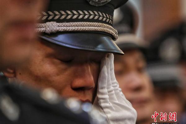 火勇廝殺裁判唱戲 庫里關(guān)鍵1射好驚險
